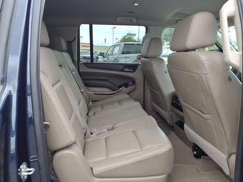 Used 2020 Chevrolet Suburban LT w/ Luxury Package RWD image 16