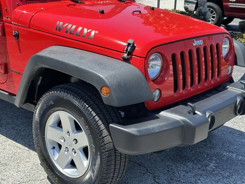 Used 2015 Jeep Wrangler Sport w/ Quick Order Package 24S AWD/4WD image 8