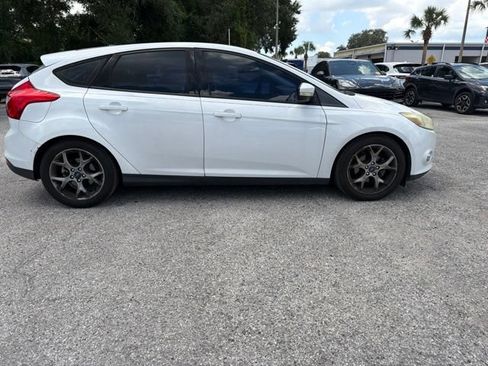 Used 2014 Ford Focus SE w/ Equipment Group 201A FWD image 2