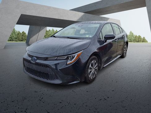 Used 2022 Toyota Corolla LE FWD image 3