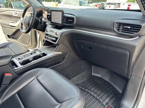 Used 2021 Ford Explorer XLT w/ Equipment Group 202A AWD/4WD image 36