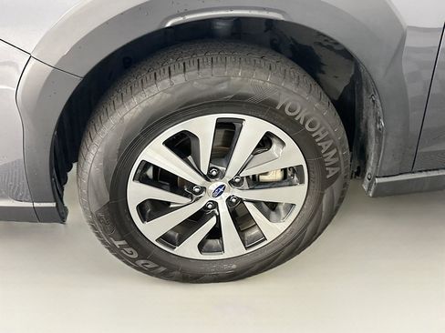 Used 2025 Subaru Outback Premium AWD/4WD image 11