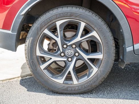 Used 2019 Toyota C-HR Limited FWD image 18