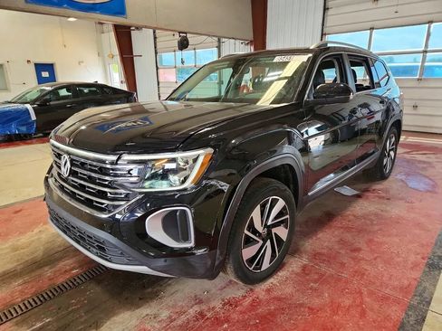 Used 2025 Volkswagen Atlas SEL AWD/4WD image 1