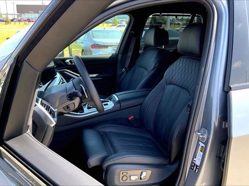 New 2026 BMW X5 M60i image 9