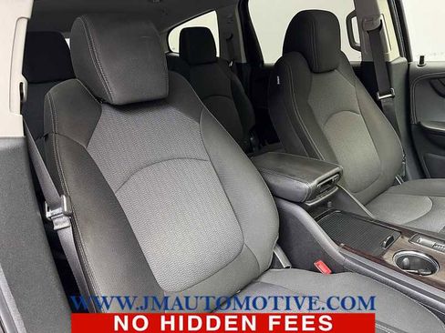 Used 2017 Chevrolet Traverse LT w/ Style and Technology Package image 22