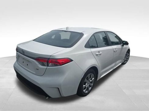 Used 2025 Toyota Corolla LE FWD image 5