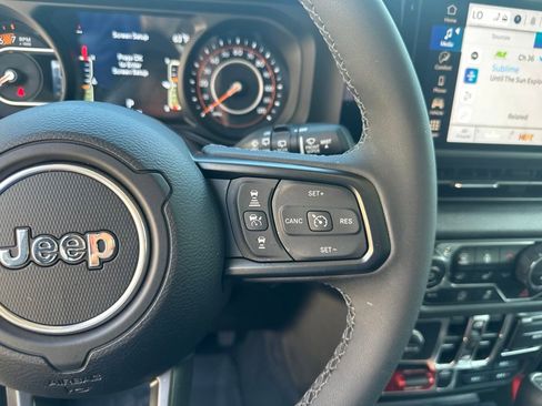 Used 2025 Jeep Wrangler Unlimited Sport AWD/4WD image 9