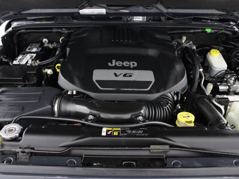 Used 2017 Jeep Wrangler Unlimited Sahara w/ Quick Order Package 24E Chief AWD/4WD image 35