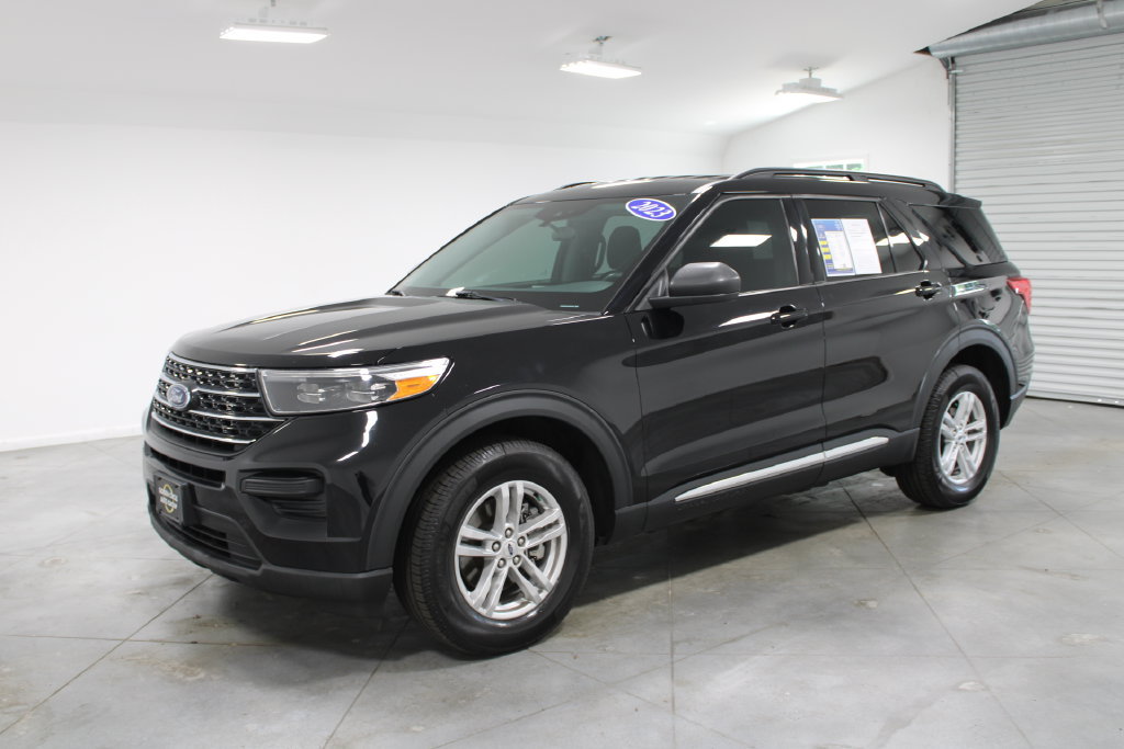 Used 2023 Ford Explorer XLT AWD/4WD image 4