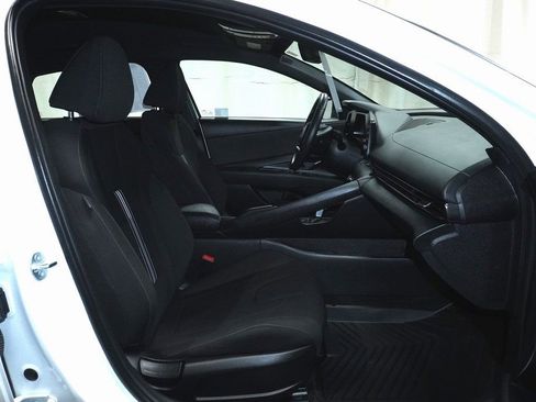 Certified 2025 Hyundai Elantra Sport image 13