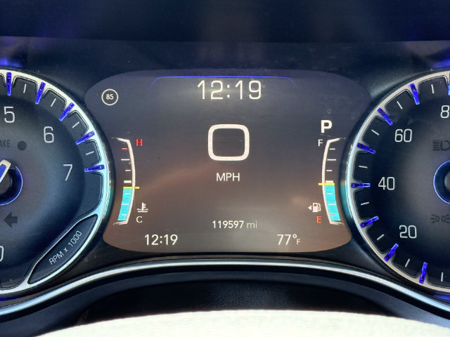 Used 2018 Chrysler Pacifica Limited FWD image 34
