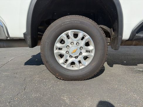 Used 2023 Chevrolet Silverado 2500 LT w/ Convenience Package image 9