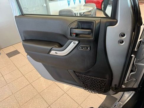 Used 2015 Jeep Wrangler Sahara w/ Connectivity Group image 19