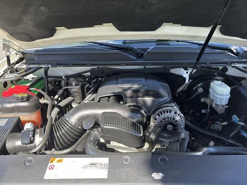 Used 2011 Chevrolet Tahoe LTZ RWD image 38