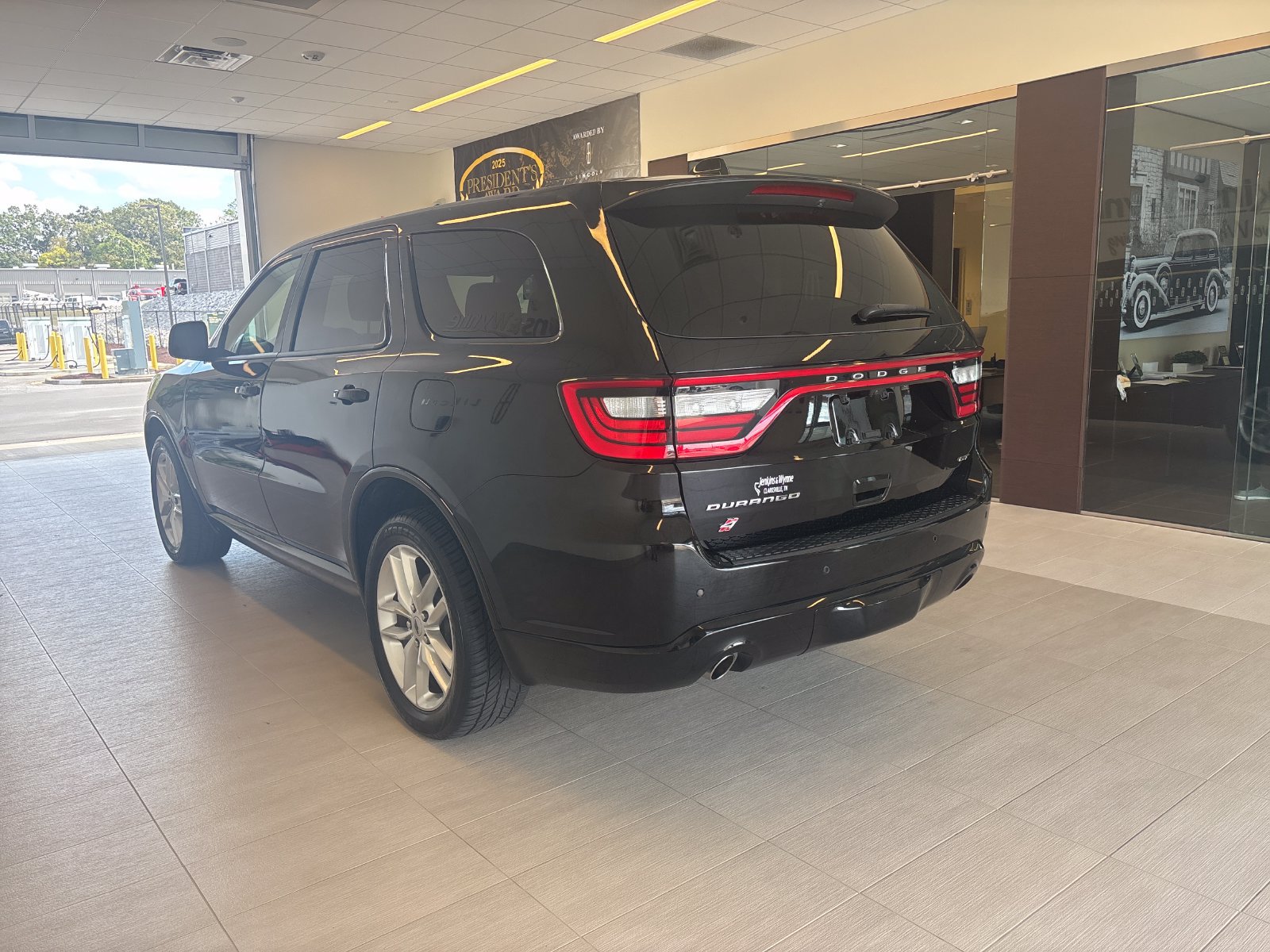 Used 2023 Dodge Durango GT AWD/4WD image 3
