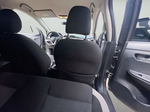 Used 2021 Nissan Versa SV FWD image 32