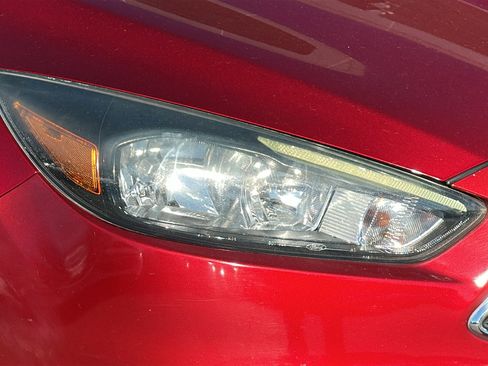 Used 2015 Ford Focus SE w/ Equipment Group 201A image 4