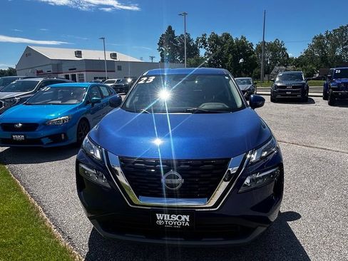 Used 2023 Nissan Rogue SV AWD/4WD image 2