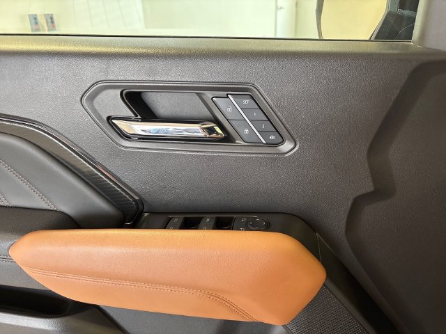Used 2024 GMC Canyon AT4 w/ AT4 Premium Package AWD/4WD image 16
