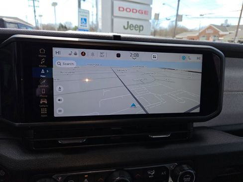 Used 2024 Jeep Gladiator Sport image 18