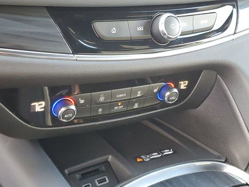 Used 2023 Buick Enclave Essence image 18