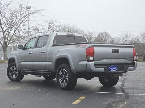 Used 2017 Toyota Tacoma TRD Sport image 28