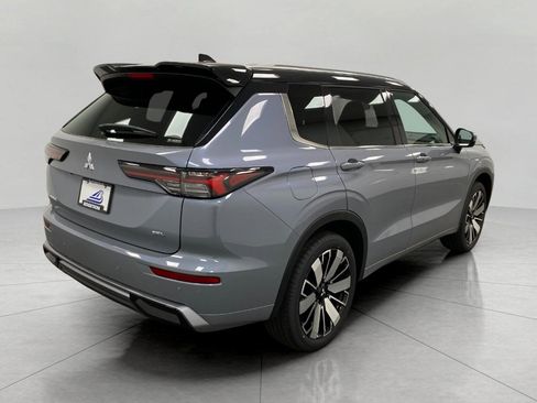 New 2025 Mitsubishi Outlander SEL image 3