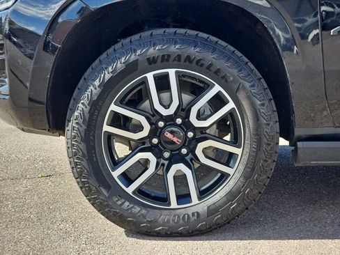 Used 2021 GMC Yukon XL AT4 w/ AT4 Premium Plus Package AWD/4WD image 21