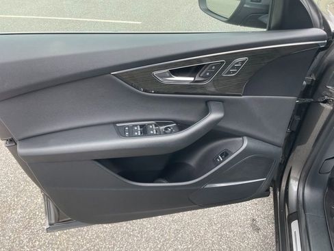 Used 2019 Audi Q8 Premium Plus w/ Premium Plus AWD/4WD image 11