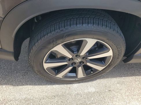 Used 2024 Honda Pilot Touring image 10