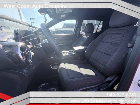 Used 2026 Chevrolet Equinox LT FWD image 6