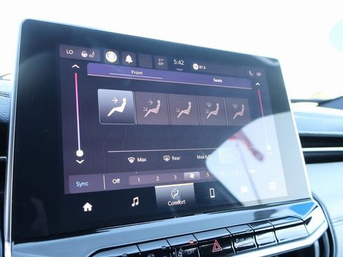 Used 2023 Jeep Compass Limited image 33