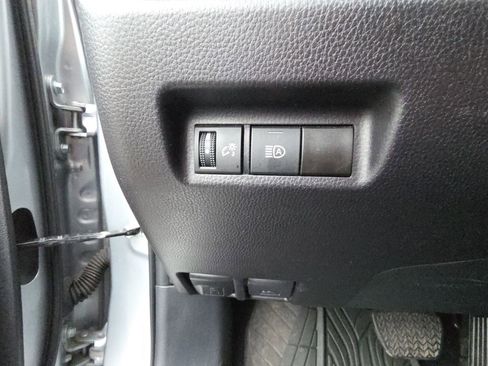 Used 2025 Toyota RAV4 XLE FWD image 20