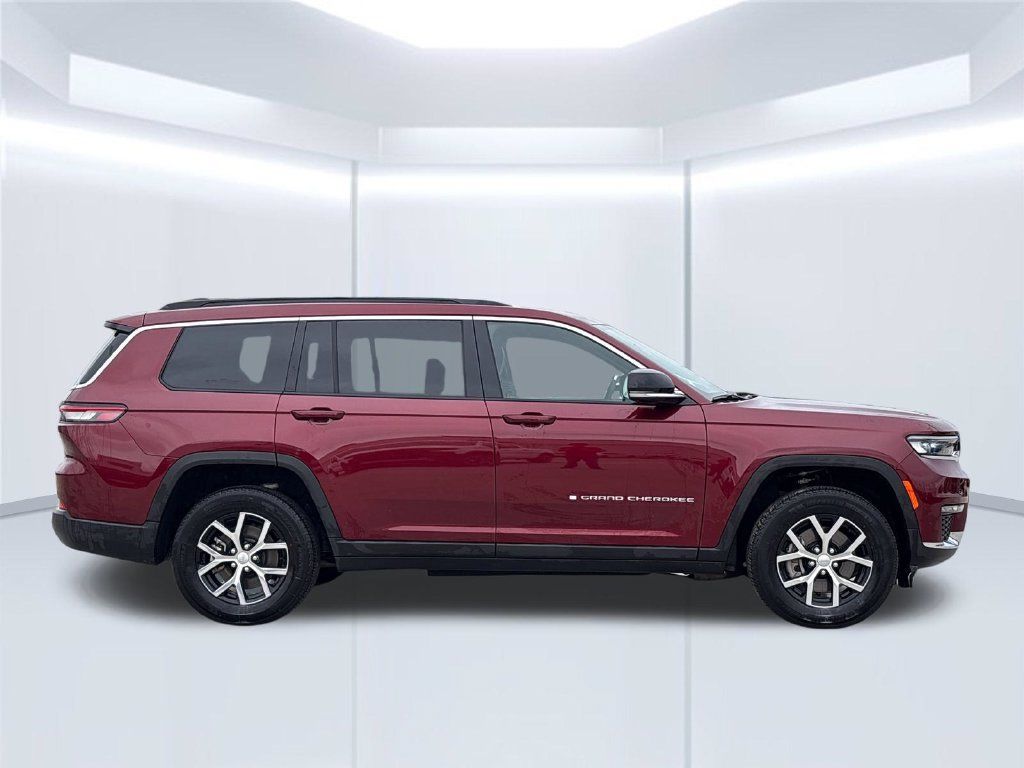 Used 2025 Jeep Grand Cherokee L Limited w/ Trailer Tow Package AWD/4WD image 8