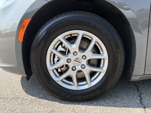 Used 2025 Chrysler Pacifica Select image 23