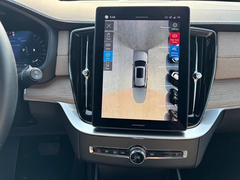 Certified 2026 Volvo XC90 B6 Plus w/ Protection Package Premier AWD/4WD image 19