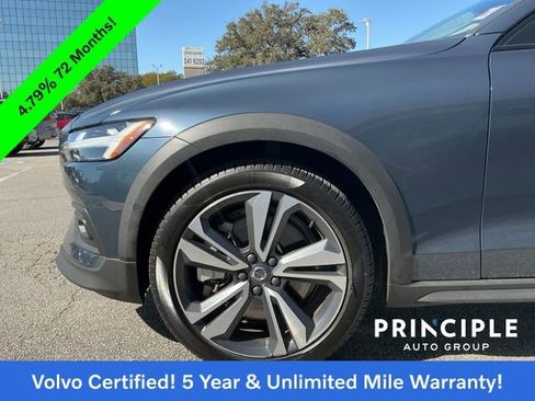 Certified 2025 Volvo V60 B5 Cross Country Plus image 11