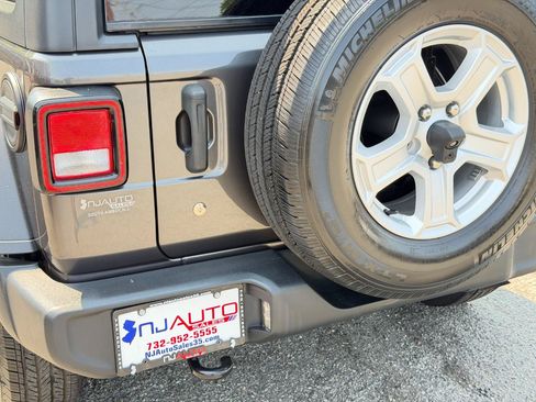 Used 2018 Jeep Wrangler Unlimited Sport S AWD/4WD image 89