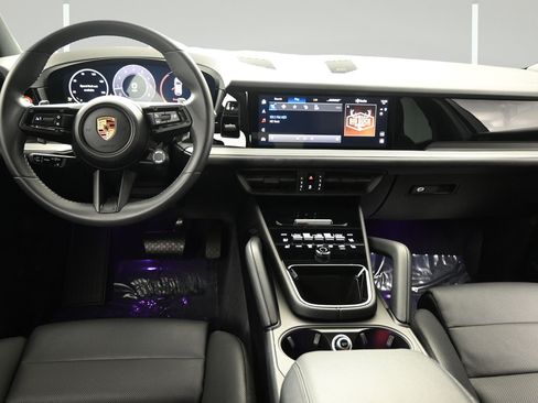 Certified 2025 Porsche Cayenne AWD/4WD image 8