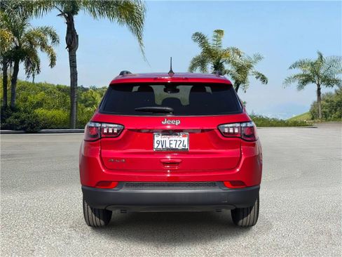 Used 2026 Jeep Compass Latitude image 5