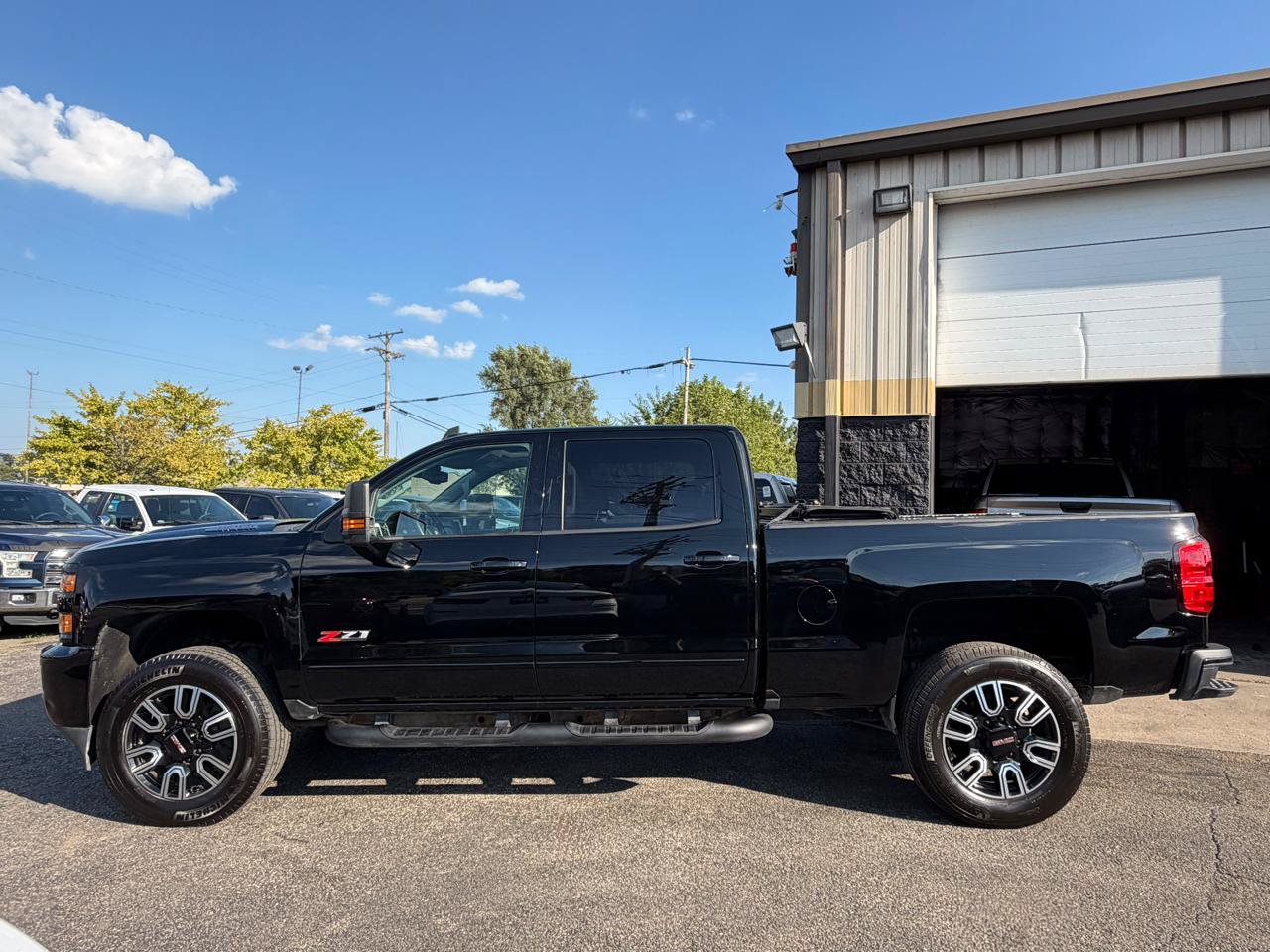 Used 2019 Chevrolet Silverado 2500 LTZ w/ Midnight Edition AWD/4WD image 2