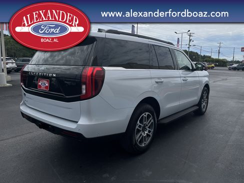 Used 2025 Ford Expedition Active AWD/4WD image 4