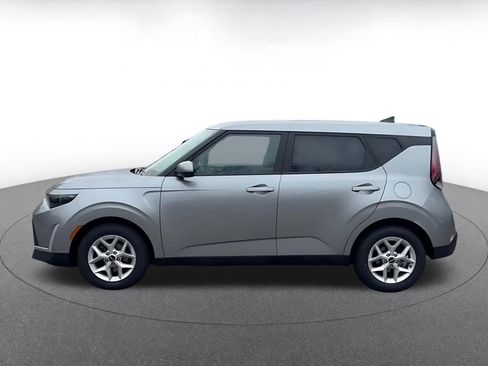Used 2025 Kia Soul LX w/ LX Technology Package image 9