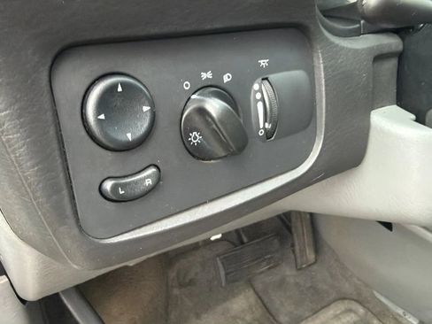 Used 2007 Chrysler Town & Country w/ Popular Equipment Group I image 16