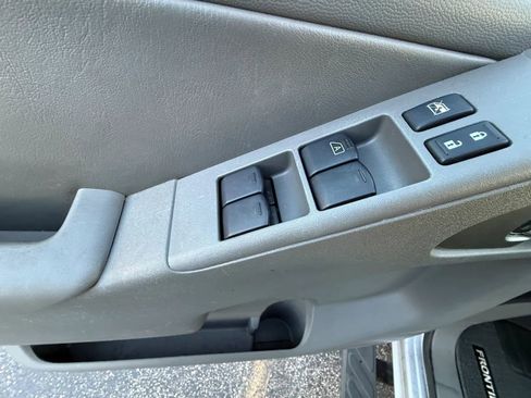 Used 2019 Nissan Frontier SL image 16