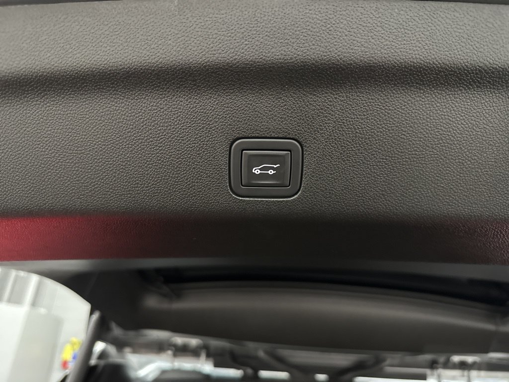Used 2024 GMC Yukon AT4 w/ Technology Package AWD/4WD image 39
