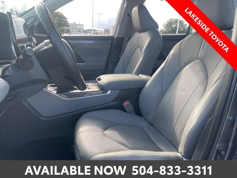 Used 2023 Toyota Highlander Limited FWD image 28