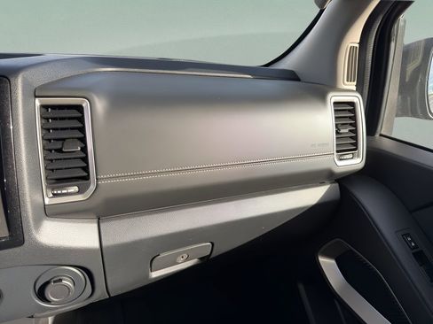 Used 2022 Nissan Frontier SV image 25