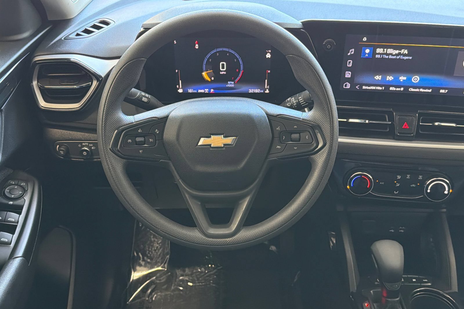 Used 2025 Chevrolet TrailBlazer LT AWD/4WD image 14